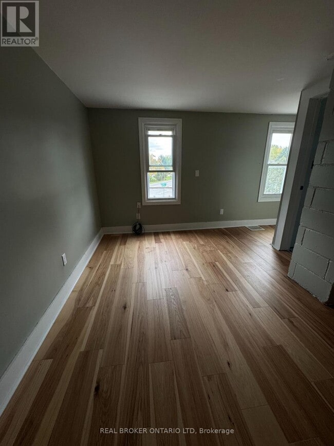 Photo du bâtiment - 2 Norfolk County Rd