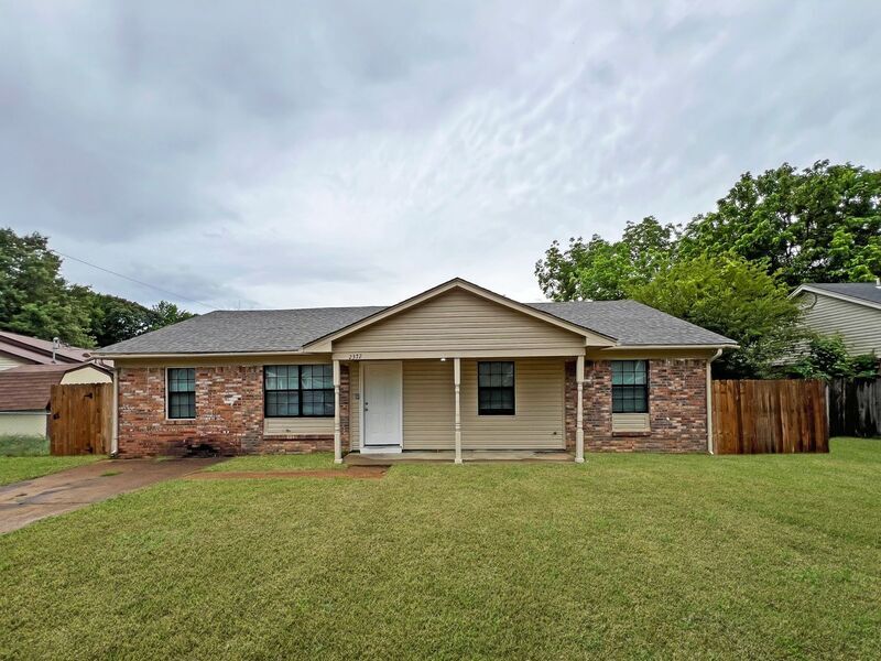 Primary Photo - 2372 Ashland Dr