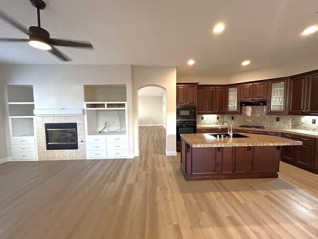 Building Photo - Via Mazatlan  Corona, 92882  (3 bed, 3 bath)