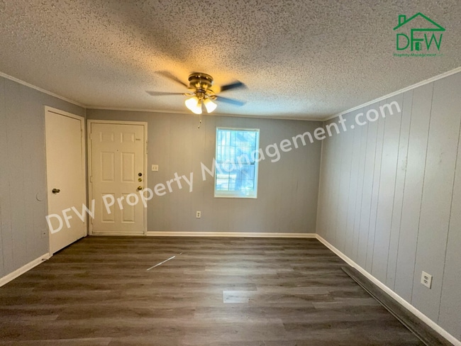 Building Photo - Ground-Floor 2-Bedroom Apartment in Irving – $300 Off 2nd Month! Comfortable Living in a Prime Lo...