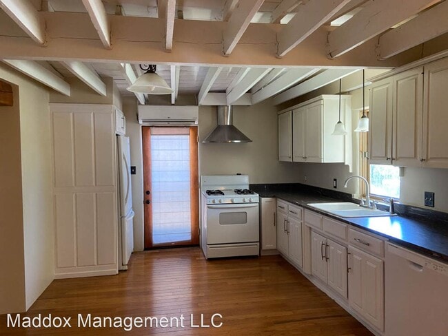 Building Photo - 2 br, 1 bath House - 1023 1/2 Santa Fe Ave SW
