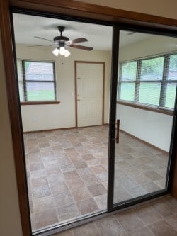 Building Photo - 2702 Dividend Dr