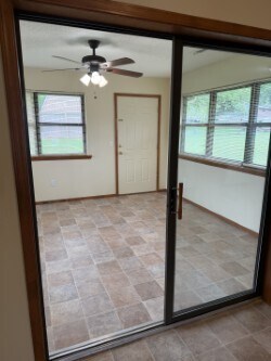 Foto del edificio - 2702 Dividend Dr