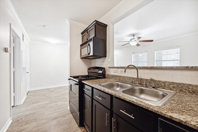 Foto del edificio - 427 W 16th St