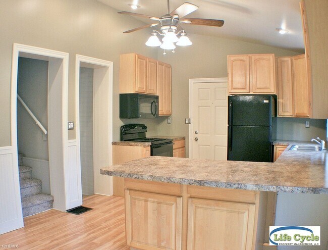 Building Photo - 3 br, 1 bath House - 826 Spencer St NE