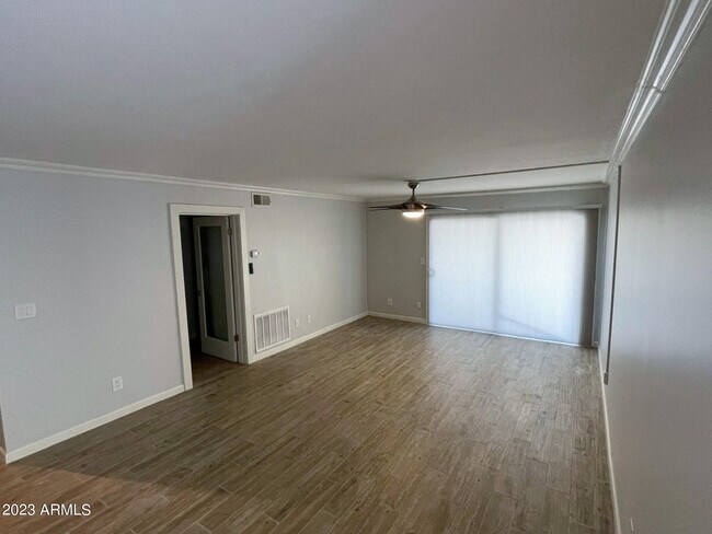 Foto del edificio - 10444 N 69th St