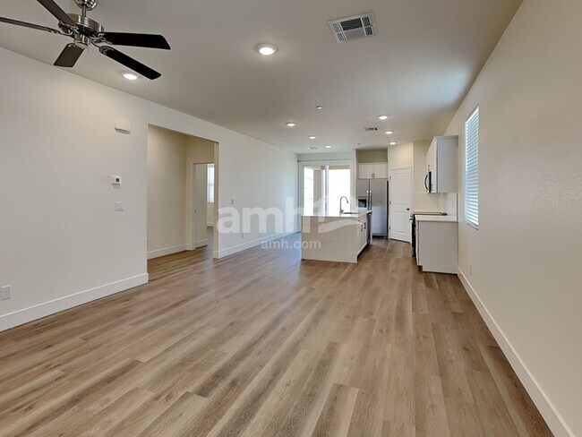 Building Photo - 677 Crimson Flare Ct