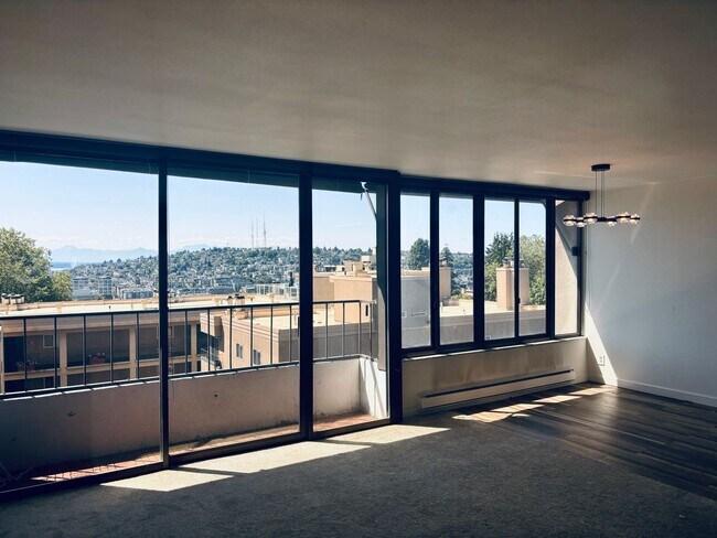Building Photo - Experience Seattle Living at Its Best!  Ci...
