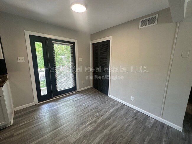 Building Photo - 219 N 48th St