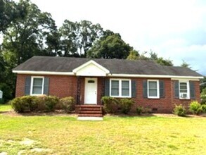 Building Photo - 3802 Woodland Dr