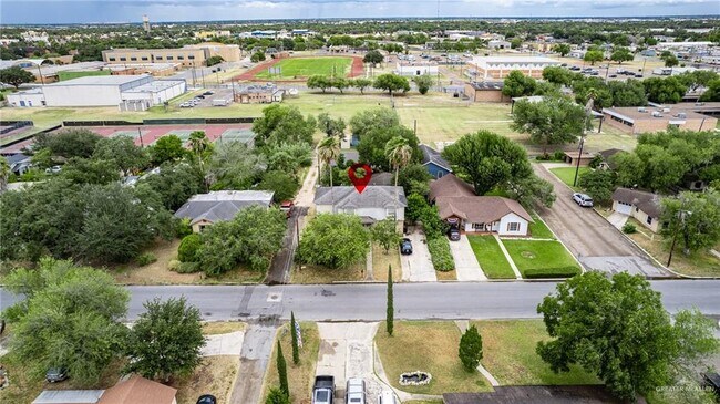 Foto del edificio - 605 E 8th St