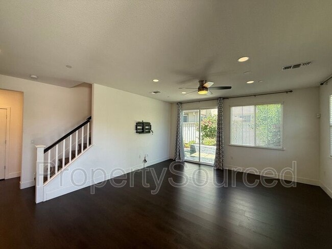 Building Photo - 288 Hopkins Ct