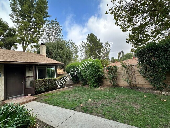 Building Photo - 3 Bedroom Single Story Pool Home for Lease...