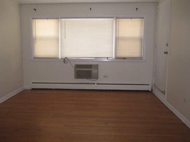 Building Photo - 7315 W Fullerton Ave