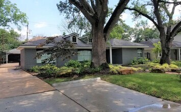 Building Photo - 4026 Drummond St