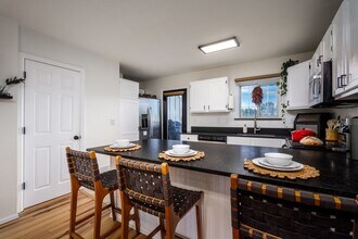 Building Photo - 6837 Goldcrest Ct