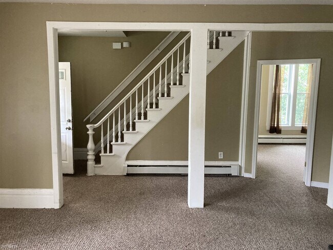 Foto del edificio - 3 br, 1 bath Triplex - 24 Mount Globe Stre...