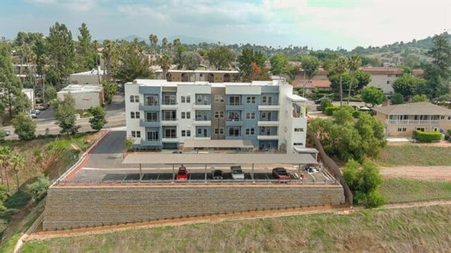 Foto del edificio - 2 bedrooms 2 baths in Escondido over at the GRAND VIEW APARTMENTS
