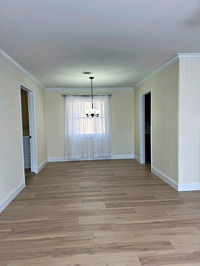 Building Photo - 315 E Millers Cove Rd