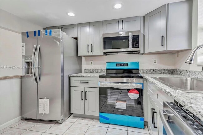 Building Photo - 6020 Shaker Wood Cir