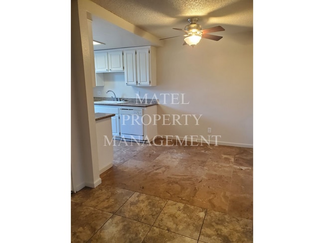 Building Photo - FLO1313