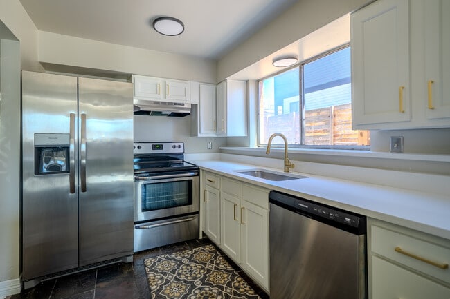 Building Photo - 2323 W 41st Ave