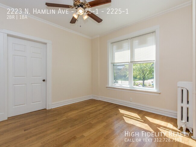 Foto del edificio - 2223 N Hamlin Ave