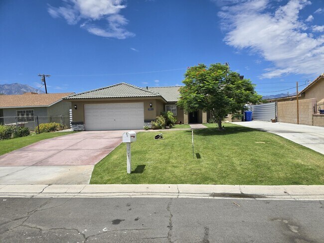 Building Photo - 15203 Avenida Ramada