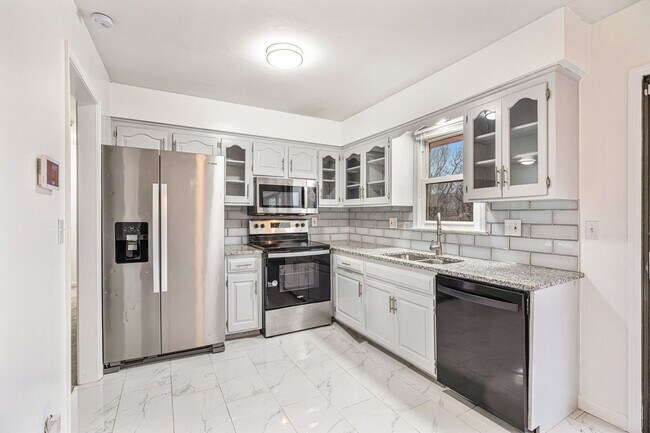 Foto del edificio - Beautiful 4 Bedroom and 2 Bathroom House in Independence