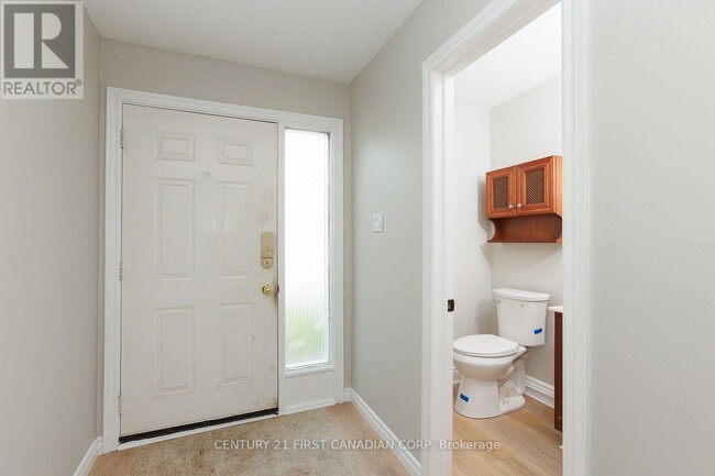 Building Photo - 40 Fairfax Ct