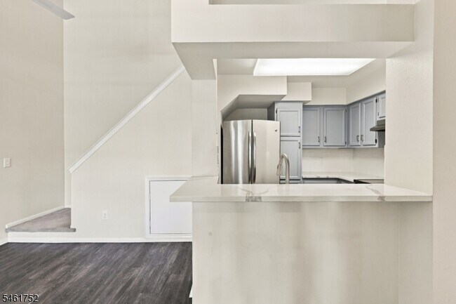 Foto del edificio - 24 Wescott Rd