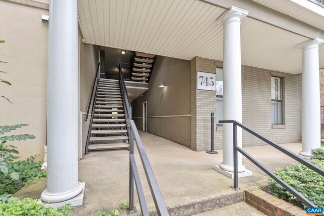Foto del edificio - 745 Walker Square