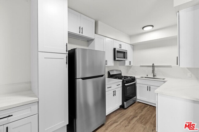 Foto del edificio - 7825 W Manchester Ave
