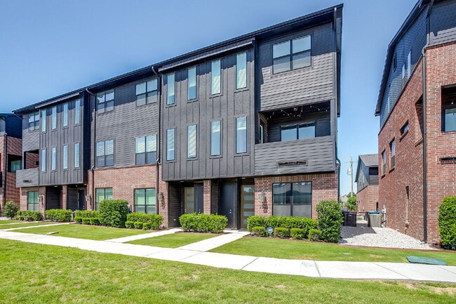 Building Photo - Newly Constructed Townhome Just Steps Off ...