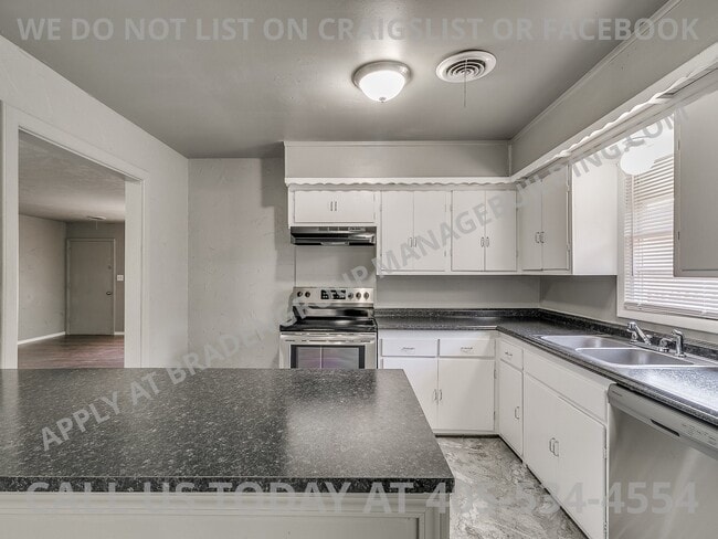 Building Photo - 1321 NW 82nd St