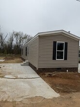 Building Photo - 404 Parker St