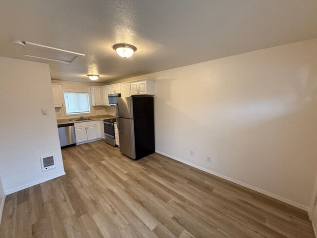 Foto del edificio - 3357 Portland Rd NE