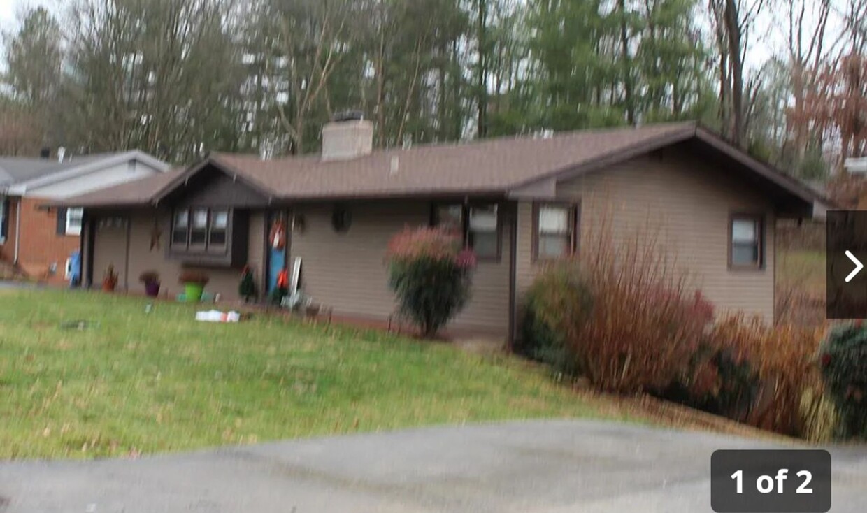 Foto principal - 3 Bedroom 2 Bath Home