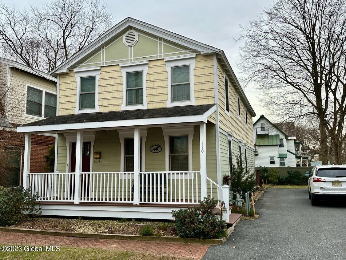 Primary Photo - 110 Middle Ave