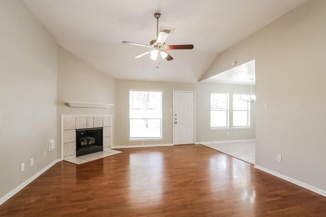 Building Photo - 3030 Hummingbird Ln