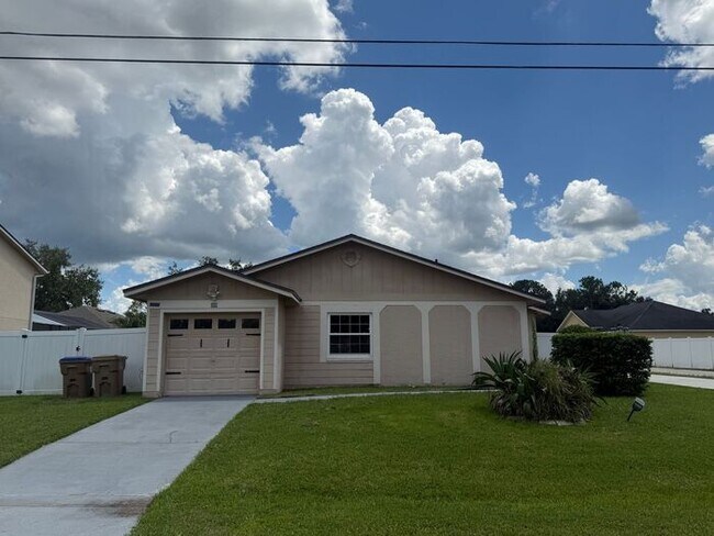 Foto del edificio - Charming 3-Bedroom Home with Modern Upgrades in Poinciana, FL