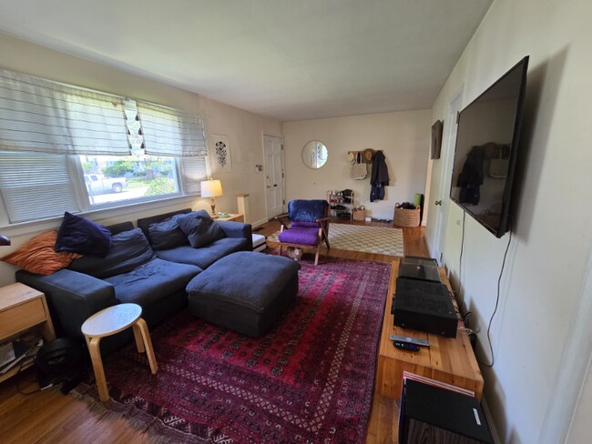 Foto del edificio - 6411 Stuart Ave