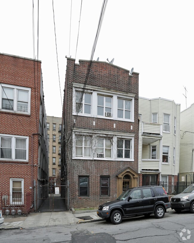 Building Photo - 2891 Valentine