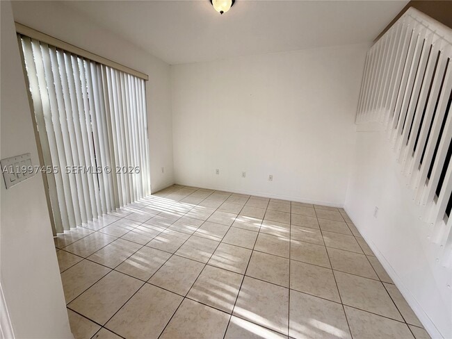 Building Photo - 962 SW 143rd Ave