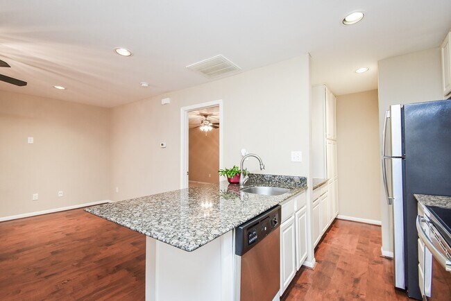 Foto del edificio - 5343 Richmond Ave.