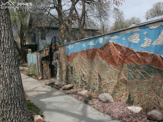 Foto del edificio - 2426 W Pikes Peak Ave
