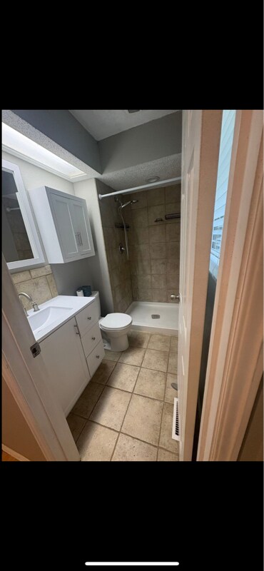 Foto del edificio - 86 Edward Dr