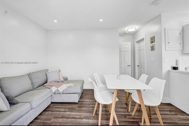 Foto del edificio - 685 SW 7th Terrace