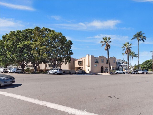 Building Photo - 506 Palm Ave
