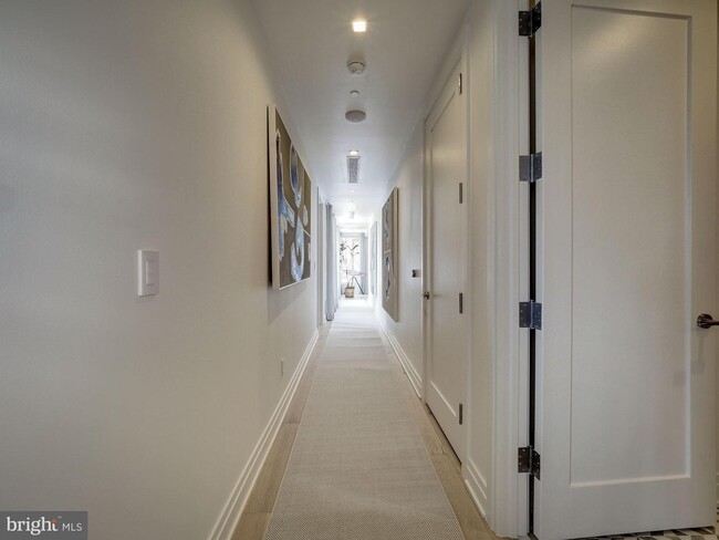 Foto del edificio - 4901 Hampden Ln